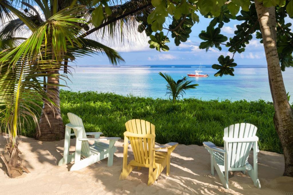Explore Mahé and Praslin with premium resort