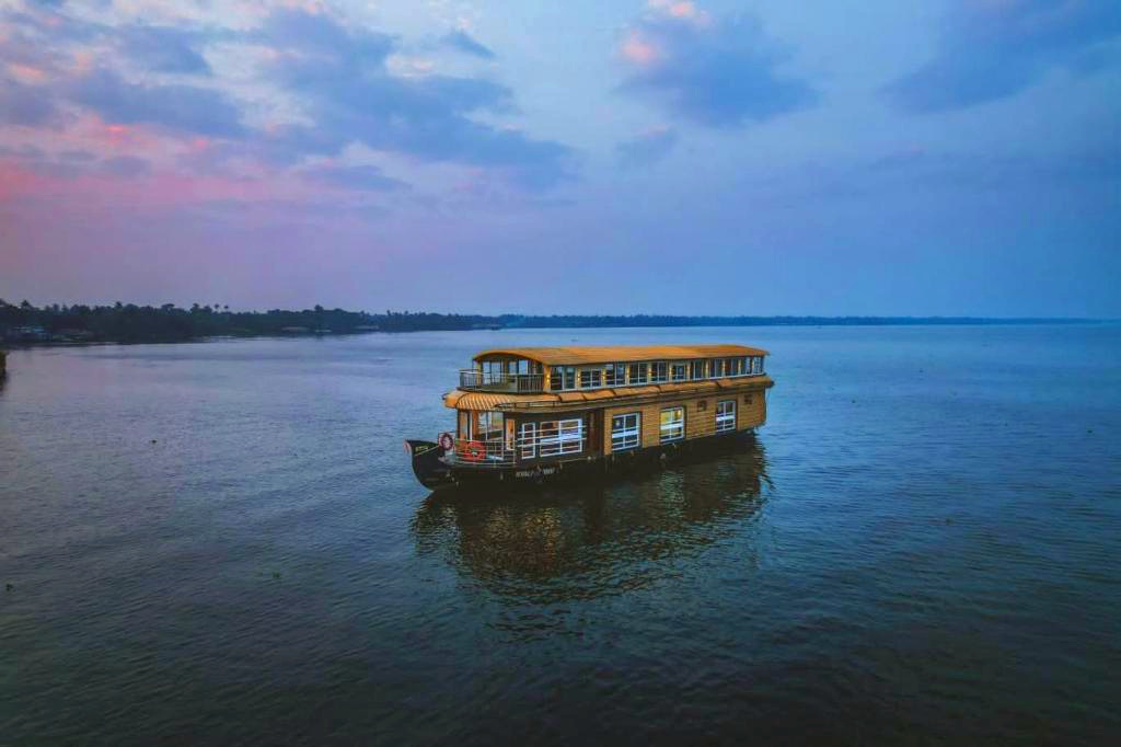 Alleppey Backwater Escape 