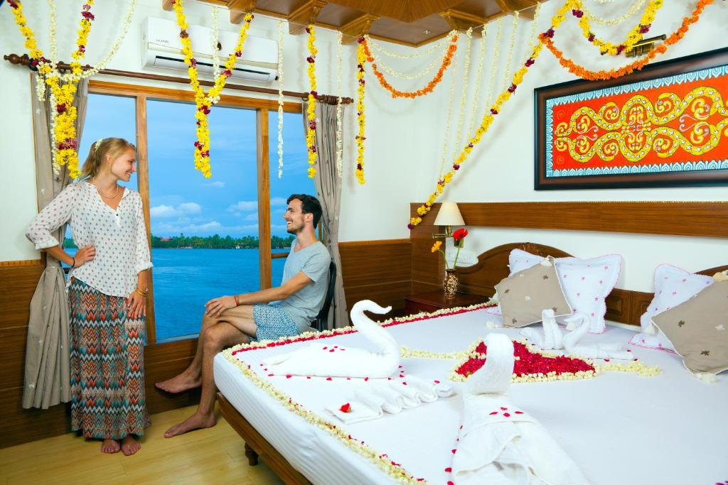 Kumarakom Honeymoon & Houseboat Holiday