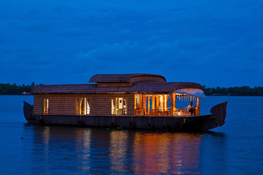   Kumarakom Backwater Escape