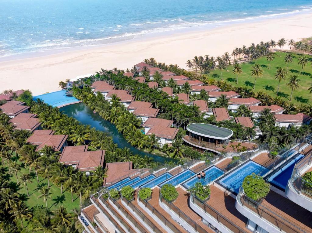Vietnam: Culture, Cities & Beaches
