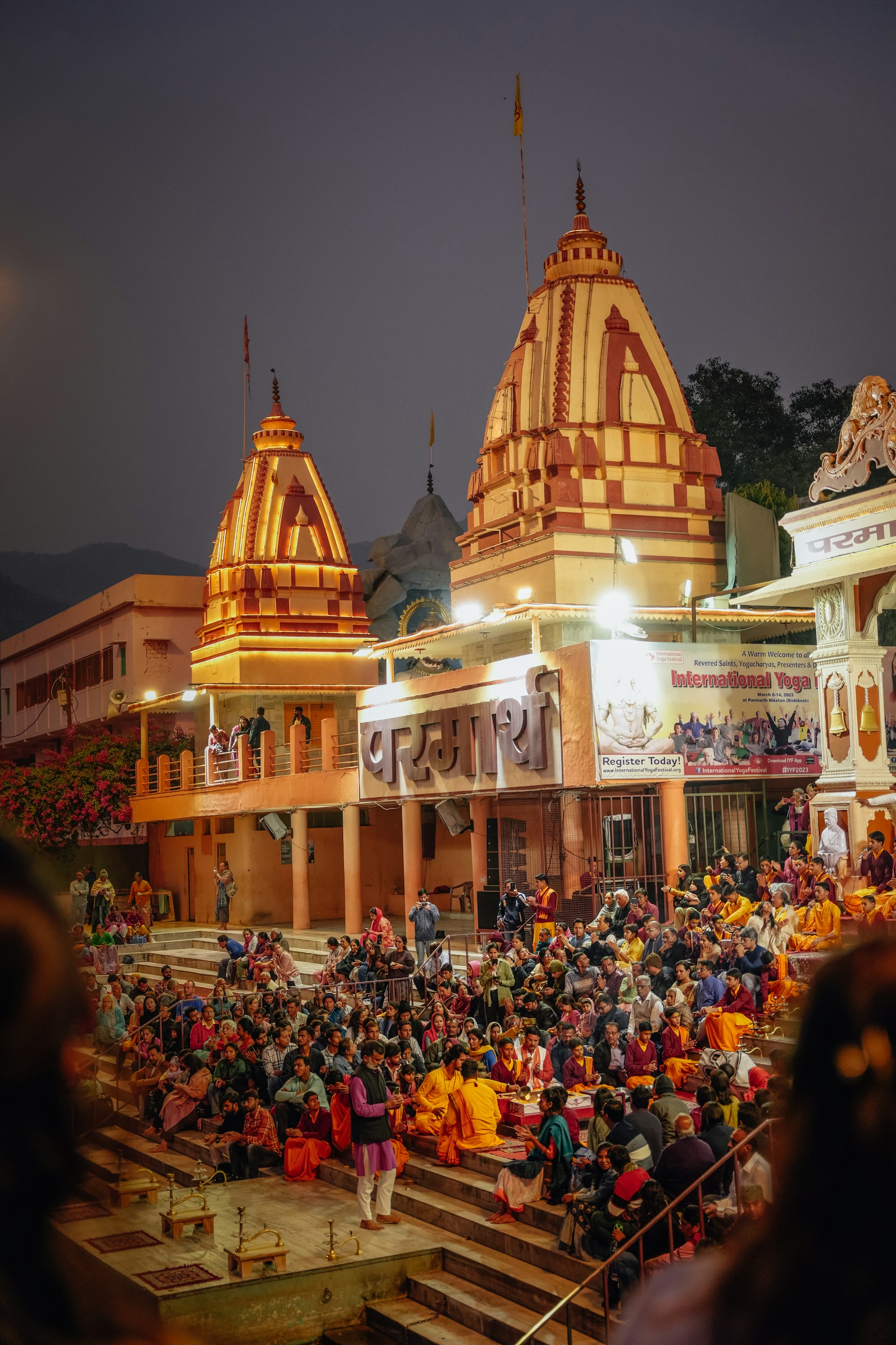 Attend the Ganga Aarti at Parmarth Niketan