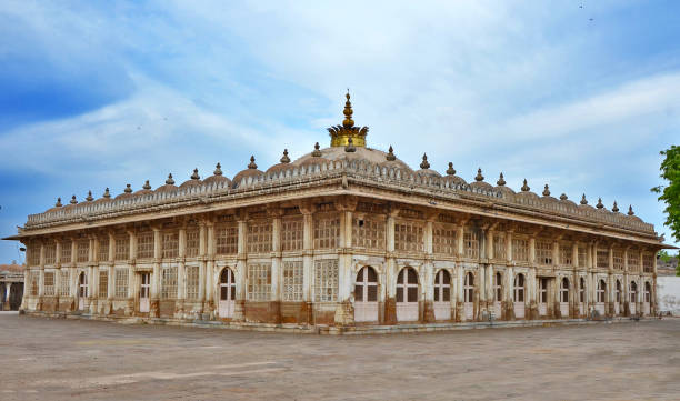 Walk Through the Old City's Pols