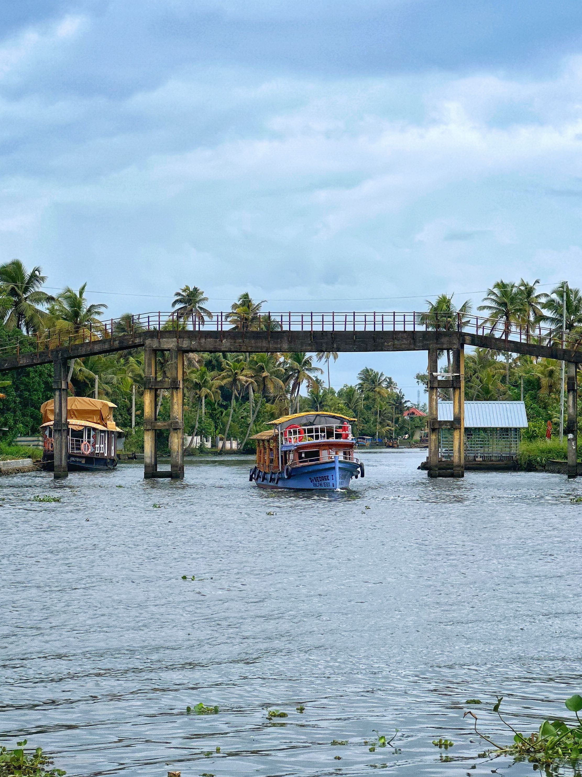 Luxury Houseboat Cruise