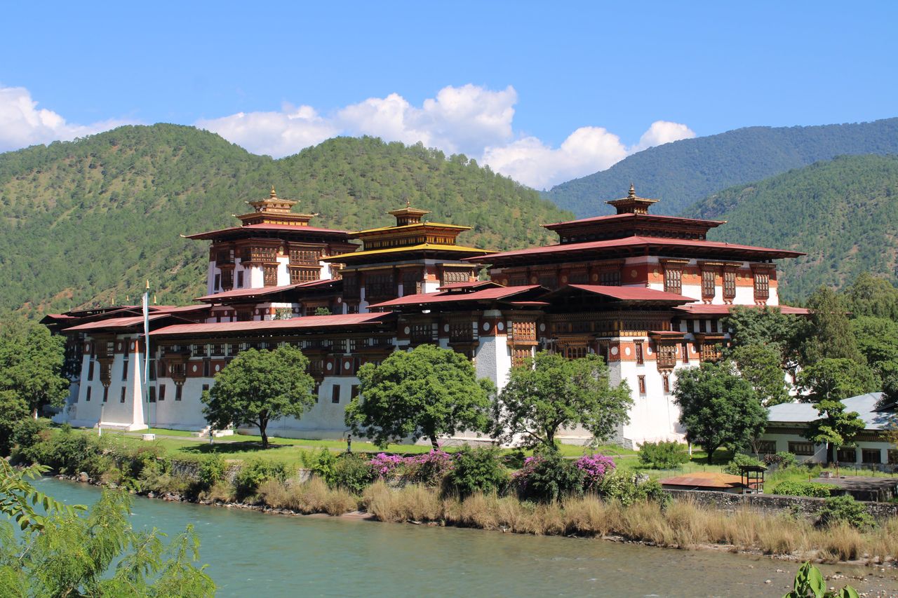 Discover the Historic Punakha Dzong