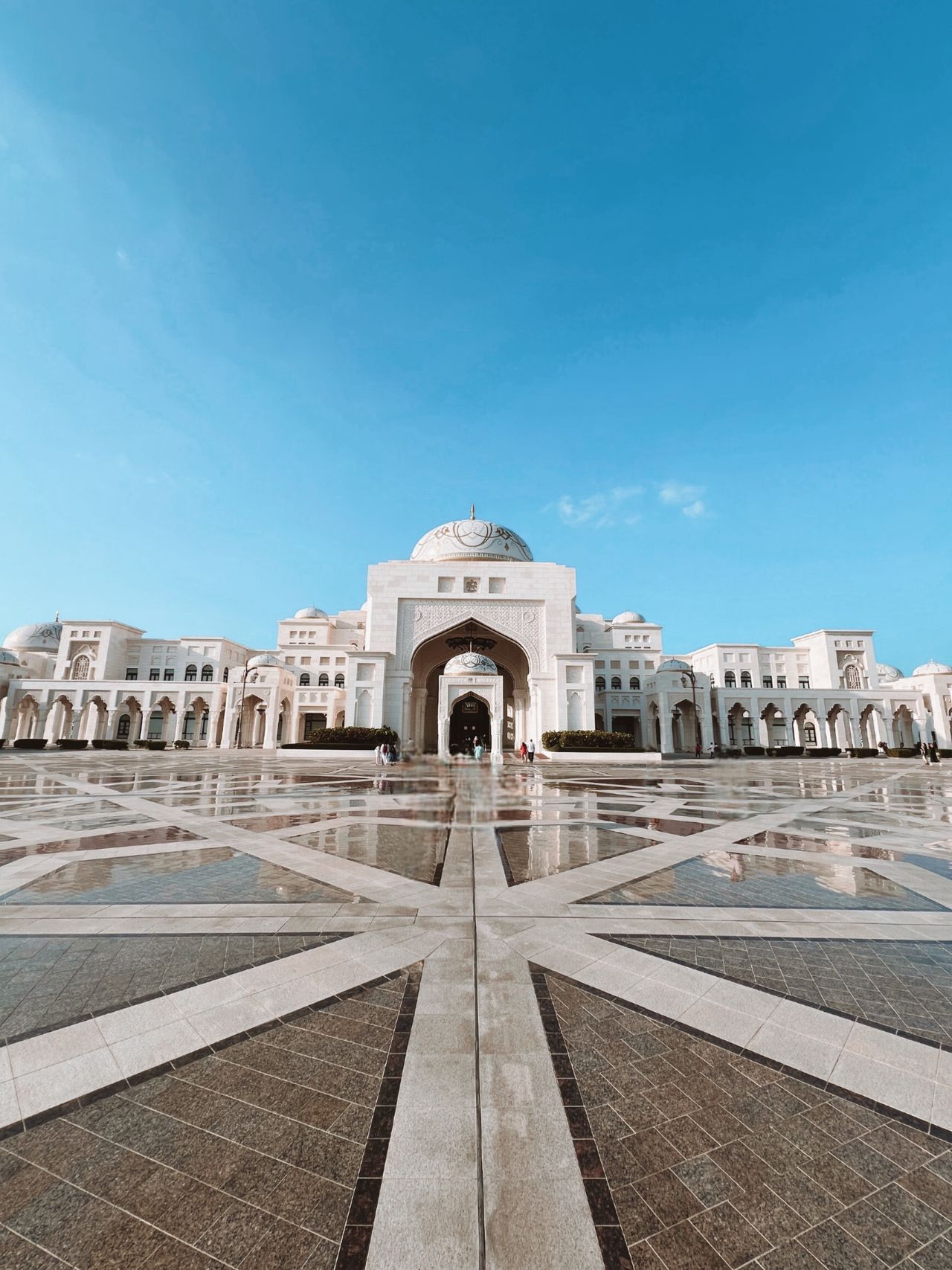Tour Qasr Al Watan the Presidential Palace
