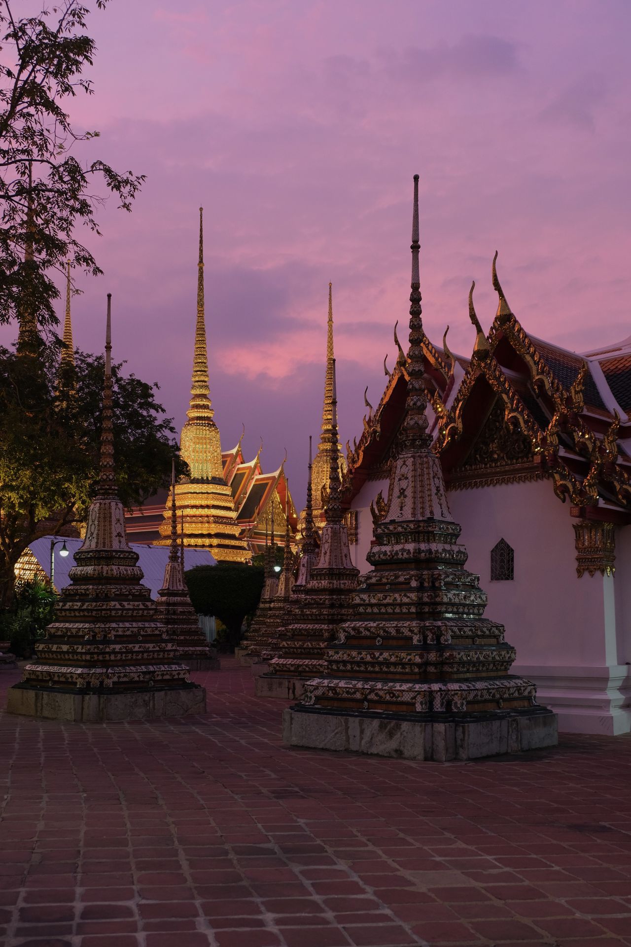 Explore Wat Pho