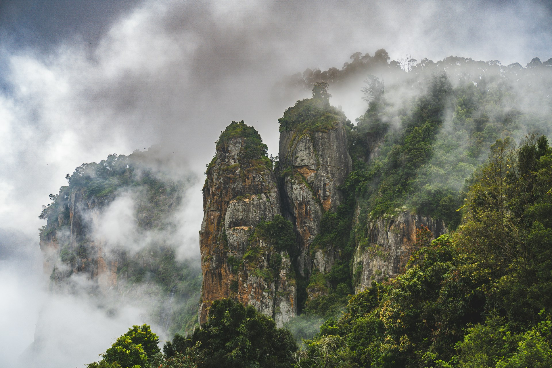 Discover Pillar Rocks